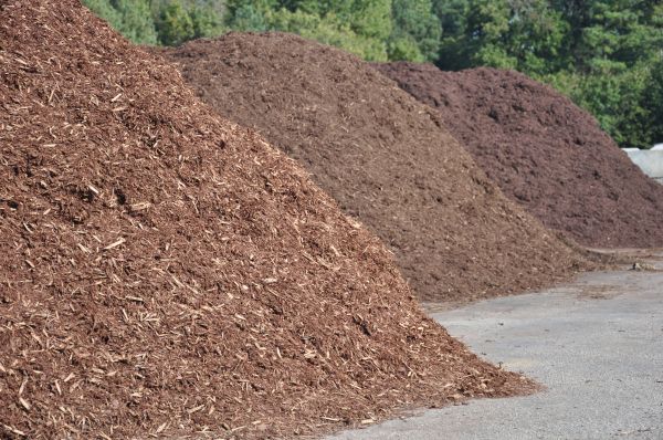 Brown Mulch Delivery in Ballwin