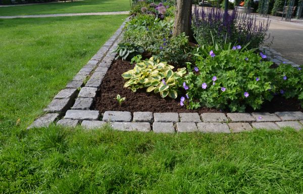 Flower Bed Mulching in Ballwin